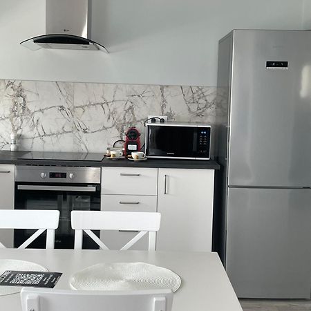 Noah Apartment Self Check-In Otopeni Buitenkant foto