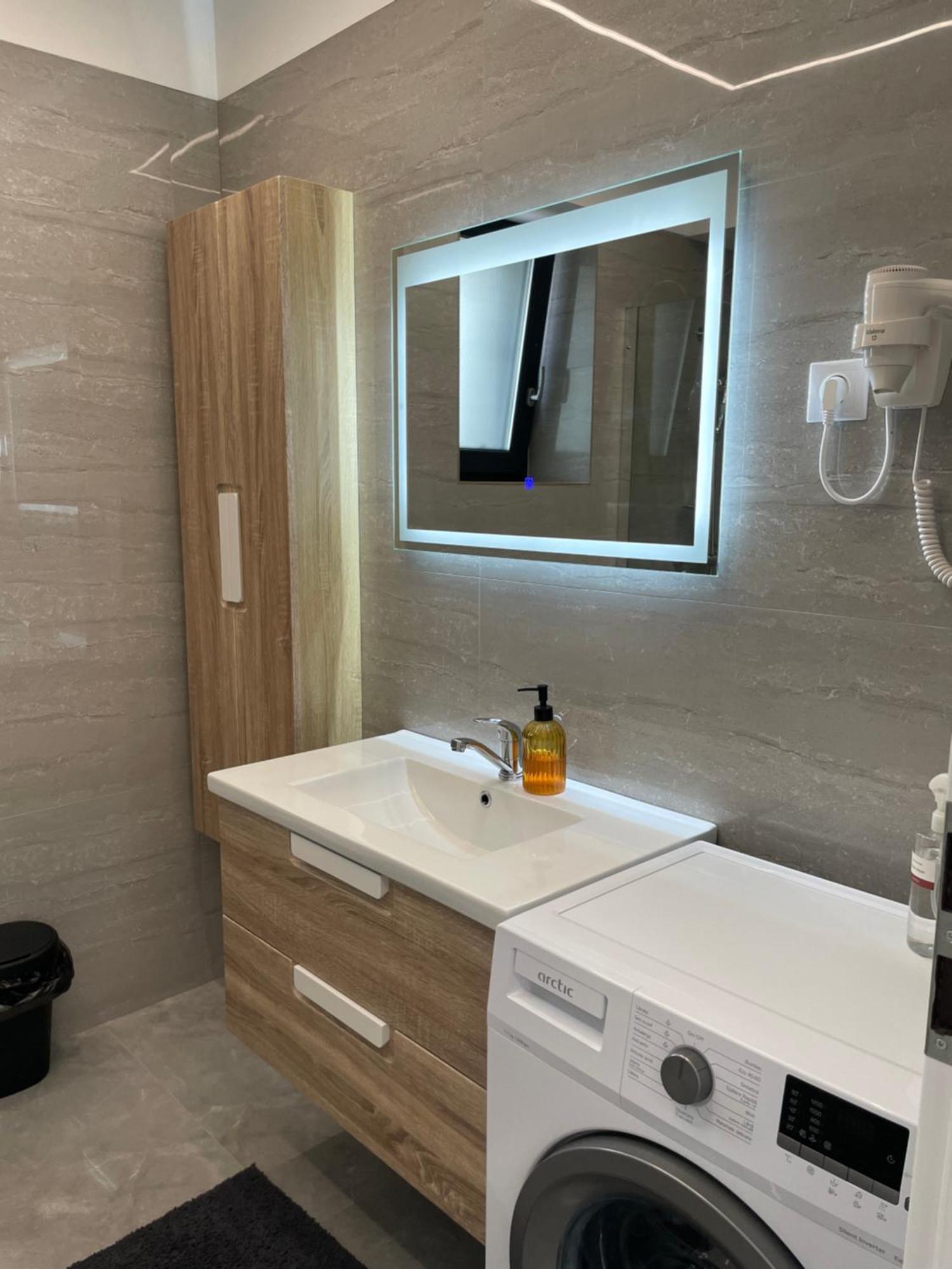 Noah Apartment Self Check-In Otopeni Buitenkant foto